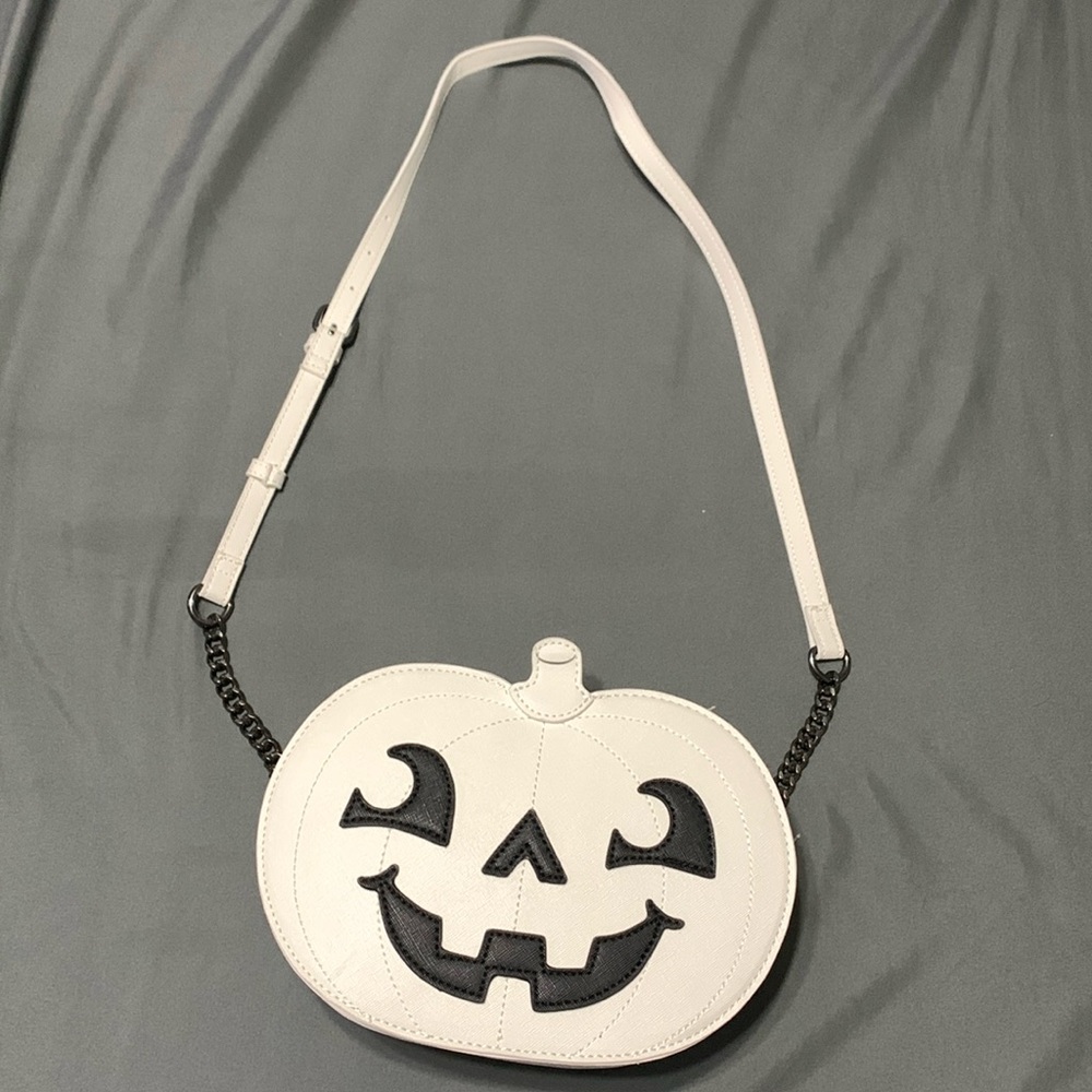 NEW Mad Engine Halloween white Pumpkin crossbody Purse